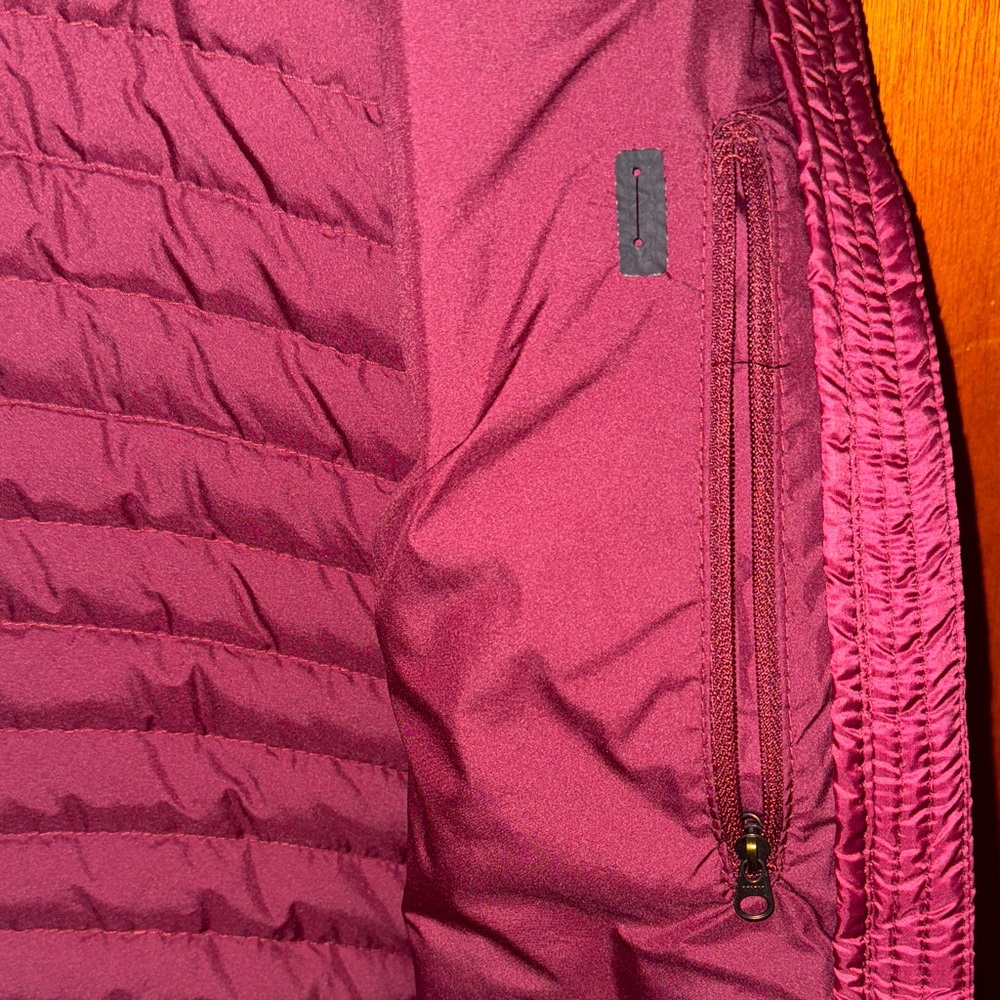 Eddie Bauer Women's Maroon Quilted Vest - Picture 4 of 5